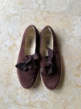 Ugg Carilyn Brown Suede Lace Up Slip On Ballet Flat Shoe 5.5 Coquette Bow Ribbon